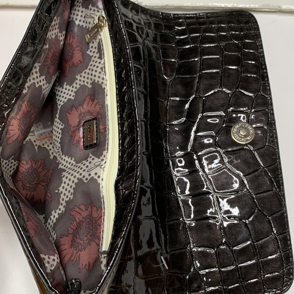 NWT Guess Purse Clutch Black Gold Patent Leather Gold Accessories - Picture 6 of 7
